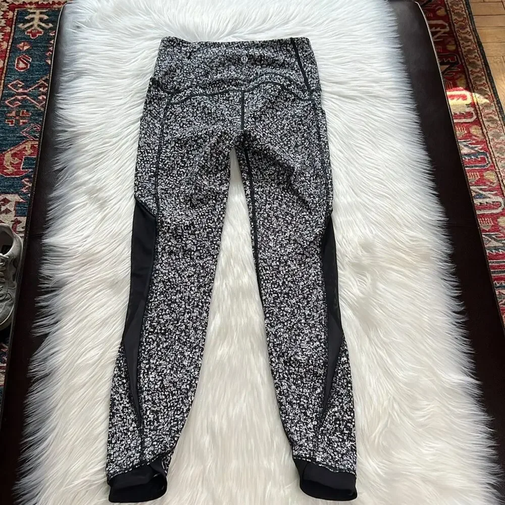 Lululemon Sole 7/8 Training Tight Alpine White Black